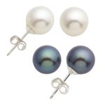 Pearl Earring Set Product Image