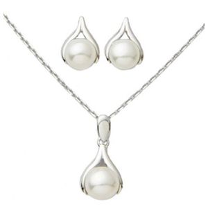Pearl Earring & Necklace Set Product Image