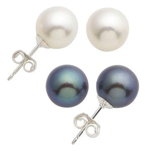 Pearl Earring Set Product Image
